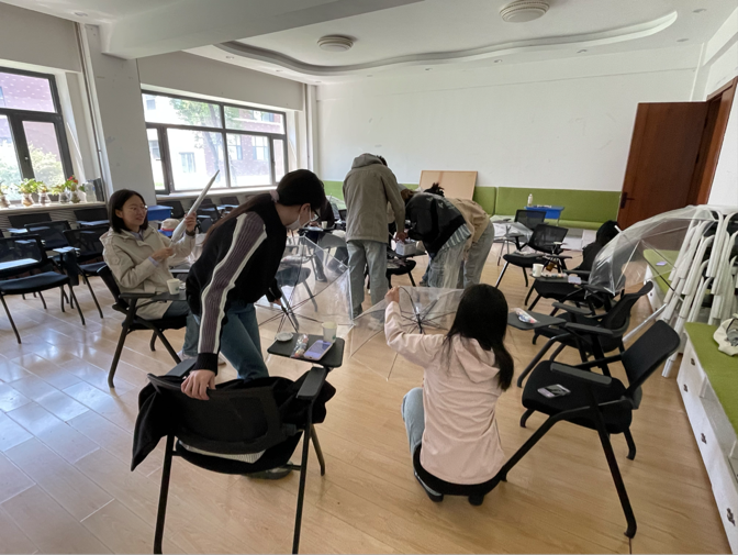 2025年“朋辈协力·心理成长”系列活动——娱乐城
研究生开展“绘伞疗心·雨季晴空”情绪表达与创意手作工坊